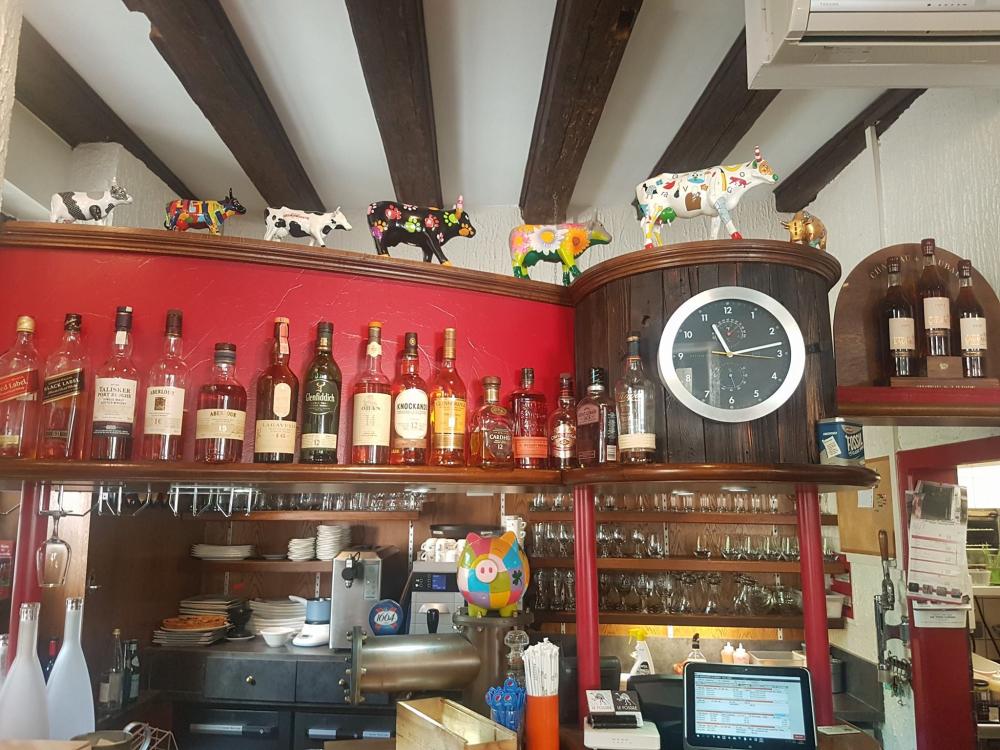 bar